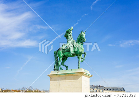 Place d'Armes in front of the Royal Palace of Versailles in France. The Royal Palace of Versailles is on the UNESCO World Heritage List. 73713358