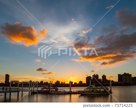 Sunset landscape around the Dadaocheng Wharf area 73714225