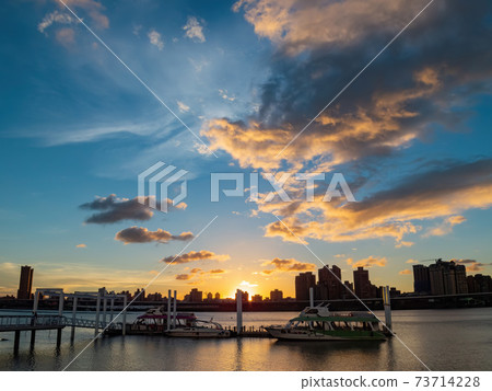Sunset landscape around the Dadaocheng Wharf area 73714228