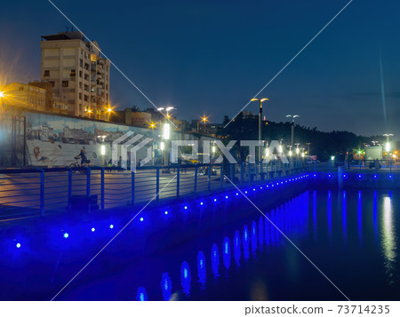 Sunset landscape around the Dadaocheng Wharf area 73714235
