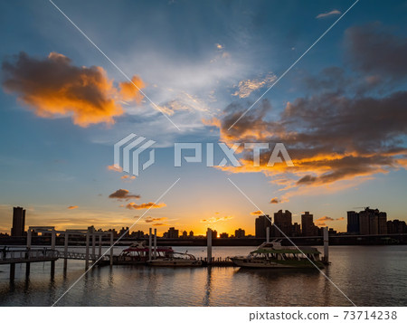 Sunset landscape around the Dadaocheng Wharf area 73714238
