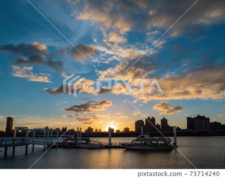 Sunset landscape around the Dadaocheng Wharf area 73714240