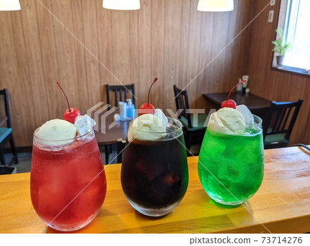 多彩多姿的奶油蘇打水 73714276