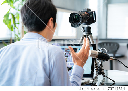 YouTuber man shooting a video YouTuber man shooting a video 73714814