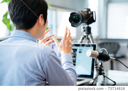 YouTuber man shooting a video YouTuber man shooting a video 73714816