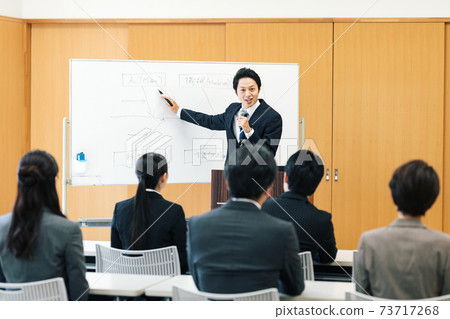 Male instructor teaching in training 73717268