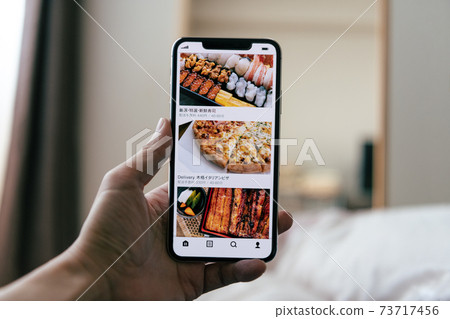 要求在智能手機上交貨的圖像 要求在智能手機上交貨的圖像 73717456