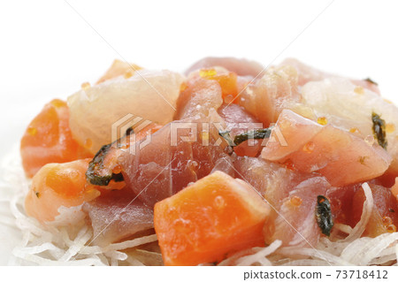 切斷生魚片 73718412