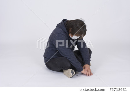 Bankruptcy / Dismissal / Bankruptcy / Despair Middle-aged man 73718681