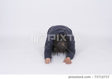 Bankruptcy / Dismissal / Bankruptcy / Despair Middle-aged man Bankruptcy / Dismissal / Bankruptcy / Despair Middle-aged man 73718737
