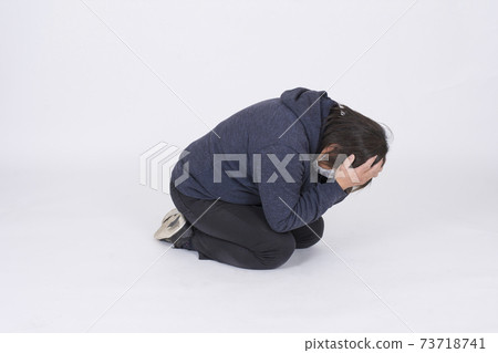 Bankruptcy / Dismissal / Bankruptcy / Despair Middle-aged man Bankruptcy / Dismissal / Bankruptcy / Despair Middle-aged man 73718741