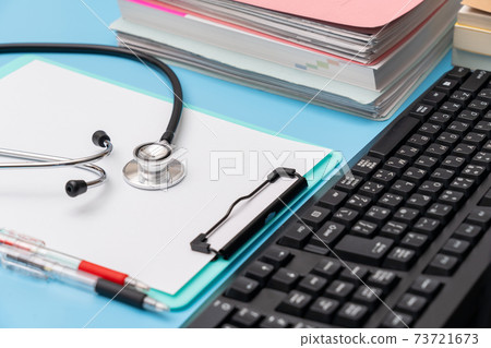 聽診器和書寫用具 聽診器和書寫用具 73721673