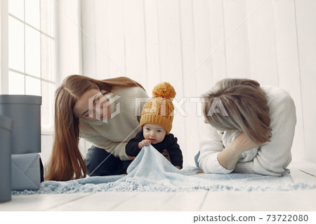 Elegant grandma at home with daughter and grandson 73722080