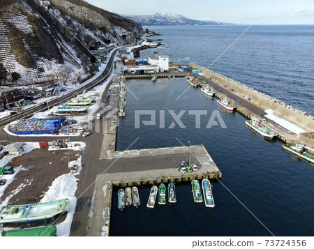 Aerial view of snow scene at Kinaoshi fishing port in Hakodate, Hokkaido in winter Aerial view of snow scene at Kinaoshi fishing port in Hakodate, Hokkaido in winter 73724356