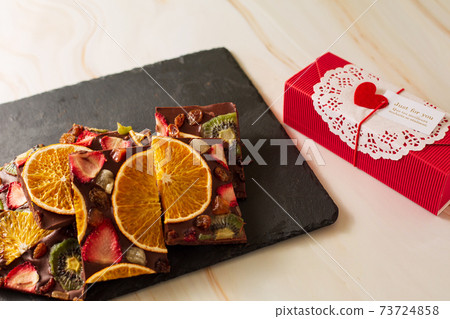 Dried fruit chocolate bark Dried fruit chocolate bark 73724858