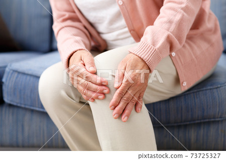 Senior women suffering from knee pain Senior women suffering from knee pain 73725327