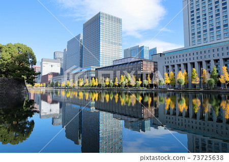 Tokyo cityscape, autumn of Hibiya moat 73725638