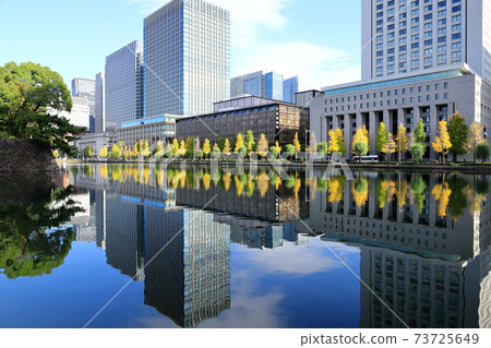 Tokyo cityscape, autumn of Hibiya moat 73725649