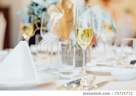 Wedding reception table champagne Wedding reception table champagne 73725772