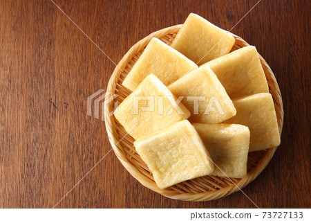 Deep-fried tofu in a bamboo basket 73727133