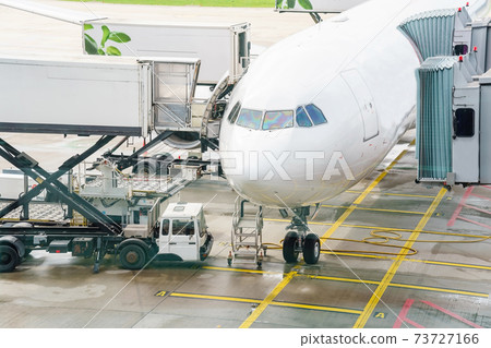 Preflight service of passenger plane. Aircraft at the airport before departure. Highloader car loads meal on the airplane. Preflight service of passenger plane. Aircraft at the airport before departure. Highloader car loads meal on the airplane. 73727166