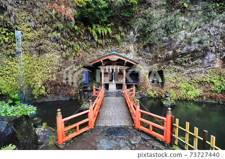 Kenzai Bensaiten Uga Fuku Shrine Kamakura Japan 73727440