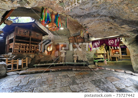 Kenzai Bensaiten Uga Fuku Shrine Kamakura Japan 73727442