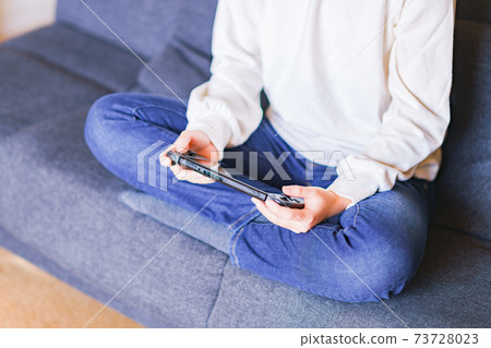 青少年玩遊戲控制器[電子競技] 73728023