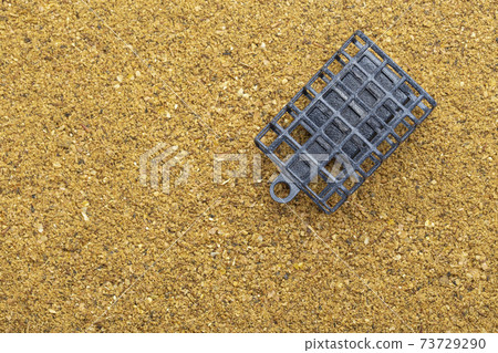 Metal case fish fishing feeder. Metal case fish fishing feeder. 73729290