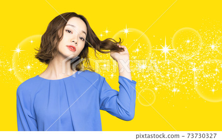 Women's beauty image glitter background 73730327