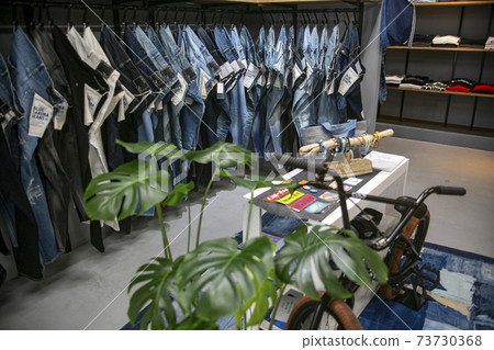 Enjoy shopping at the Kojima Jeans store 73730368