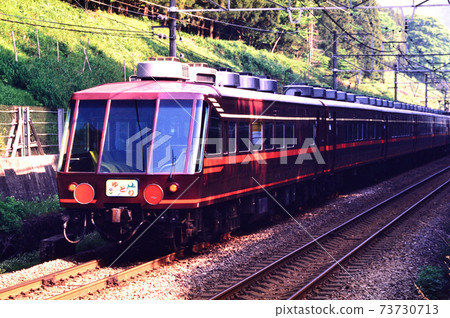 1997 Ozashiki train clear on the old Shin-Etsu main line 73730713