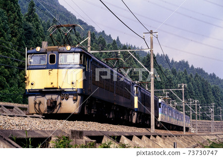1997年EF636和115系列普通火車在信越老幹線上運行 1997年EF636和115系列普通火車在信越老幹線上運行 73730747
