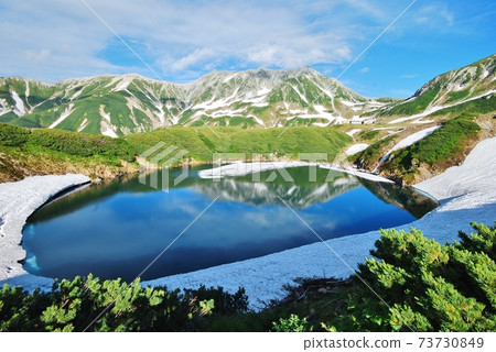 初夏立山高山三里蓋池積雪 初夏立山高山三里蓋池積雪 73730849