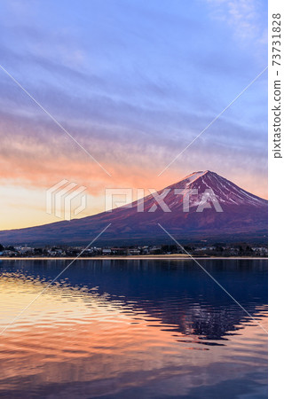 Sunrise and Red Fuji / Upside-down Fuji Sunrise and Red Fuji / Upside-down Fuji 73731828