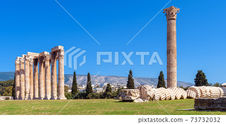 Zeus temple, ancient Greek ruins in Athens, Greece 73732032