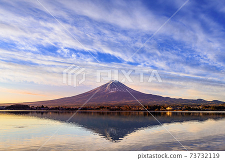 Red Fuji reflected in the clear sky and Lake Kawaguchi Red Fuji reflected in the clear sky and Lake Kawaguchi 73732119