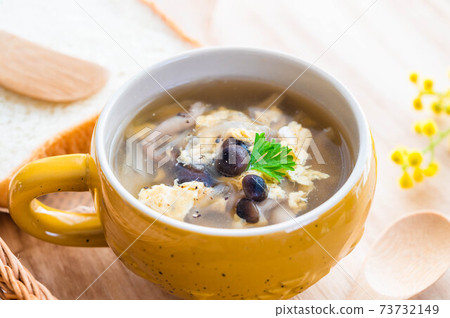 Shimeji和雞蛋清湯 73732149