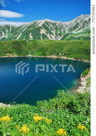 立山三里外池的壯麗景色，夏日風光 73732461