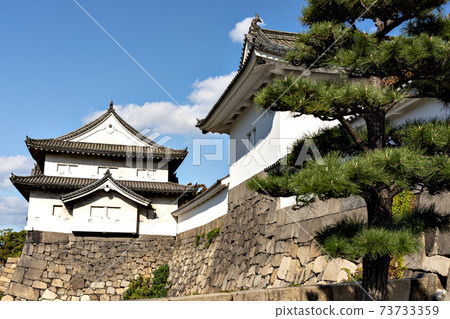 Osaka Castle 73733359