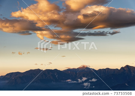 八嶽山脈黎明前的南阿爾卑斯山脈,南阿爾卑斯山 八嶽山脈黎明前的南阿爾卑斯山脈,南阿爾卑斯山 73733508