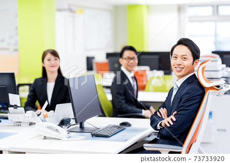 Business person working in the office Business person working in the office 73733920