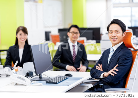 Business person working in the office Business person working in the office 73733922