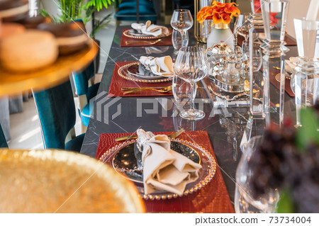 Classic dining room 73734004