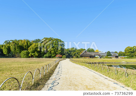 岡山縣岡山市，岡山後樂園天氣晴朗 73736299