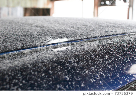 Snow lying on the car Snow lying on the car 73736379