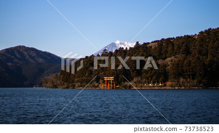 蘆野湖和箱根神社 73738523