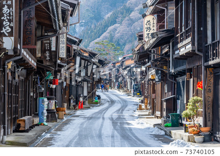 Snow scene in Narai-juku, Nagano Prefecture 73740105