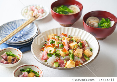 Chirashi壽司和湯 73743811