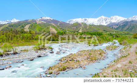 白馬村風光(春季):俯瞰北阿爾卑斯山,積雪 白馬村風光(春季):俯瞰北阿爾卑斯山,積雪 73744221